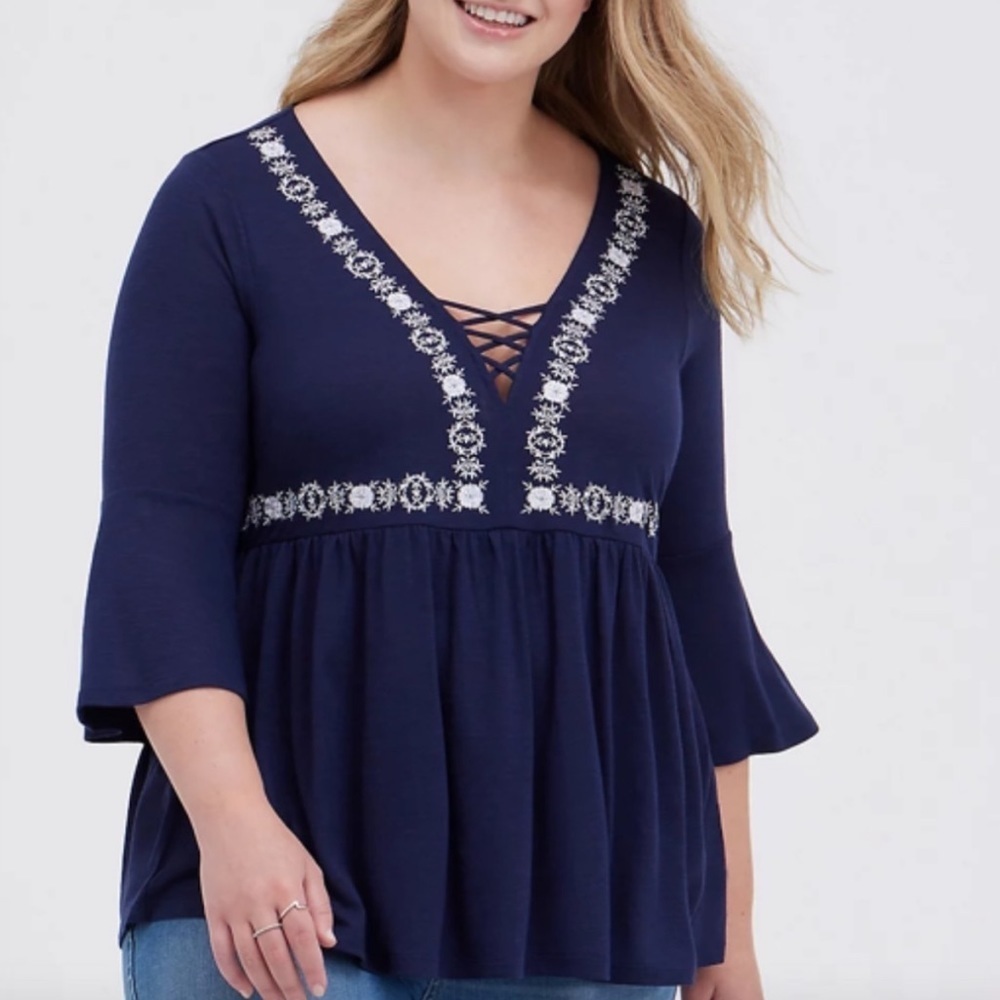 NWT Torrid Navy Floral Embroidered Bohemian Top Size 2X/18-20